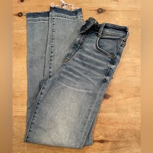 Anthropologie Pilcro Distressed jeans cotton blend denim Raw Hem Midrise Size 27